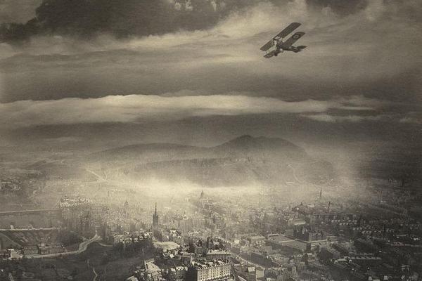 神態(tài)酷似范爺 《國(guó)戰(zhàn)紀(jì)元》補(bǔ)助卡牌意外走紅